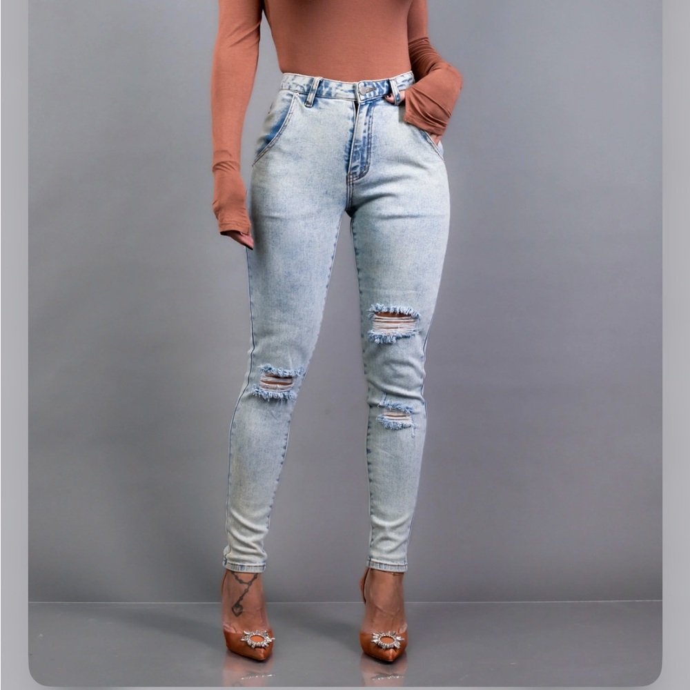 By Egreis: Women's Light Blue Distressed Jeans
